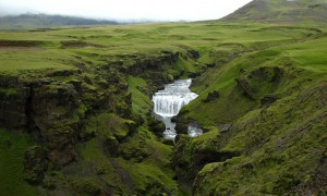ファンタジーRPGのフィールドみたいな絶景が広がる アイスランド