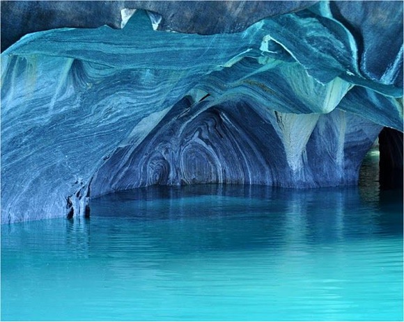 Beautiful marble caves in patagonia 3