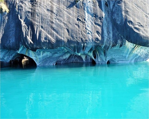 Beautiful marble caves in patagonia 4